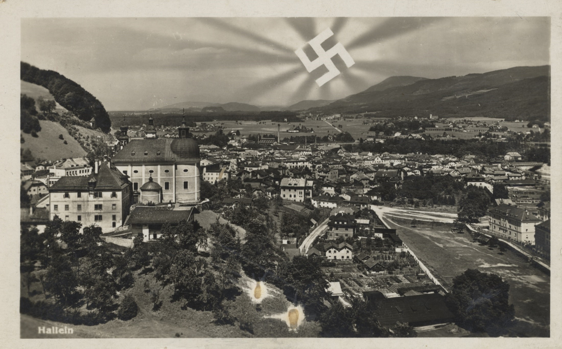 Postkarte Hallein mit aufgehendem Hakenkreuz ca. 1936